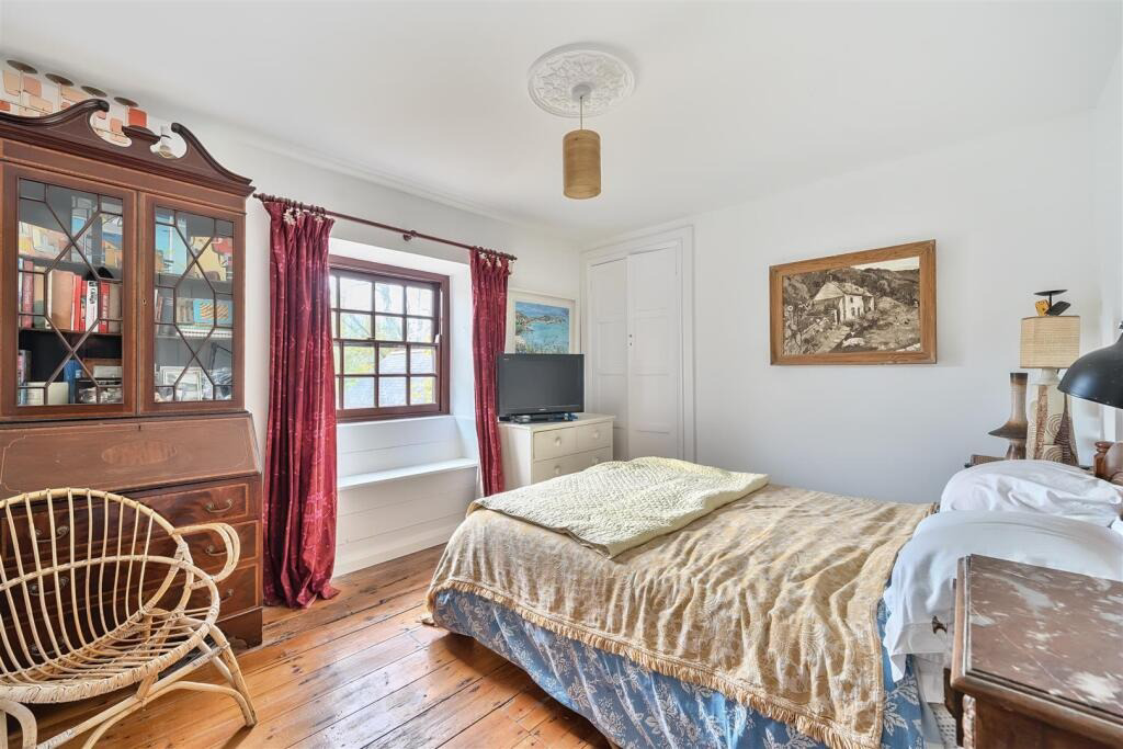 Crowntown, Barn conversion set within generous grounds, photo 12