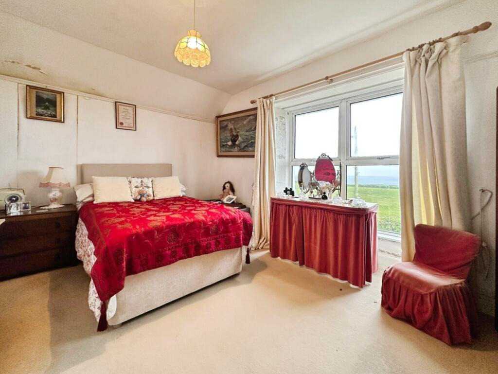 The Lizard, Cottage with sea views and no chain, photo 12