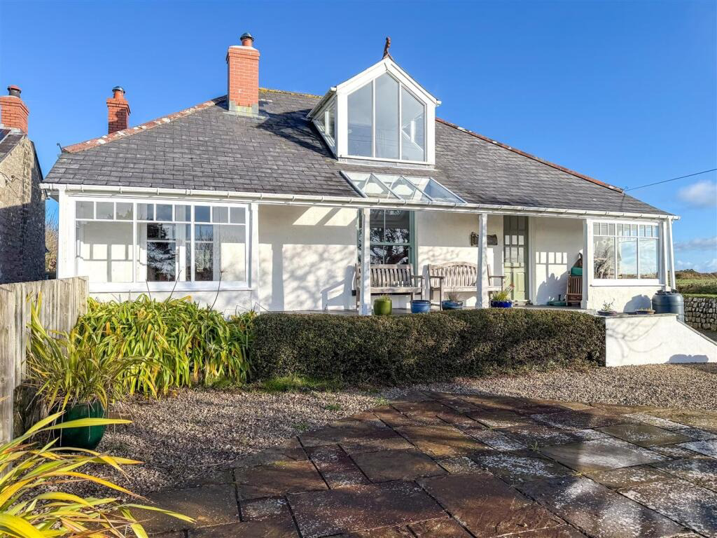 Ashton, Dormer bungalow with coastal views, photo 29