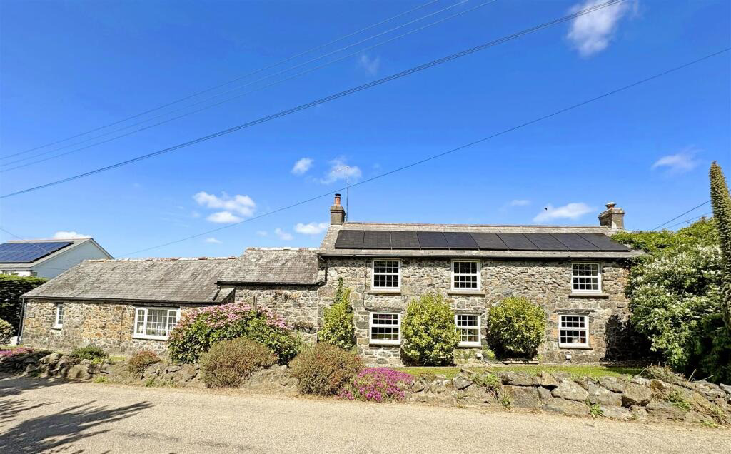 Kuggar, Four bed house and two one bed cottages