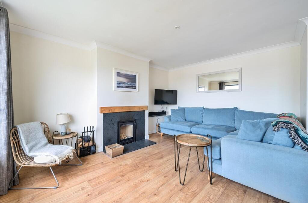 Godolphin Cross, Modernised detached bungalow, photo 3