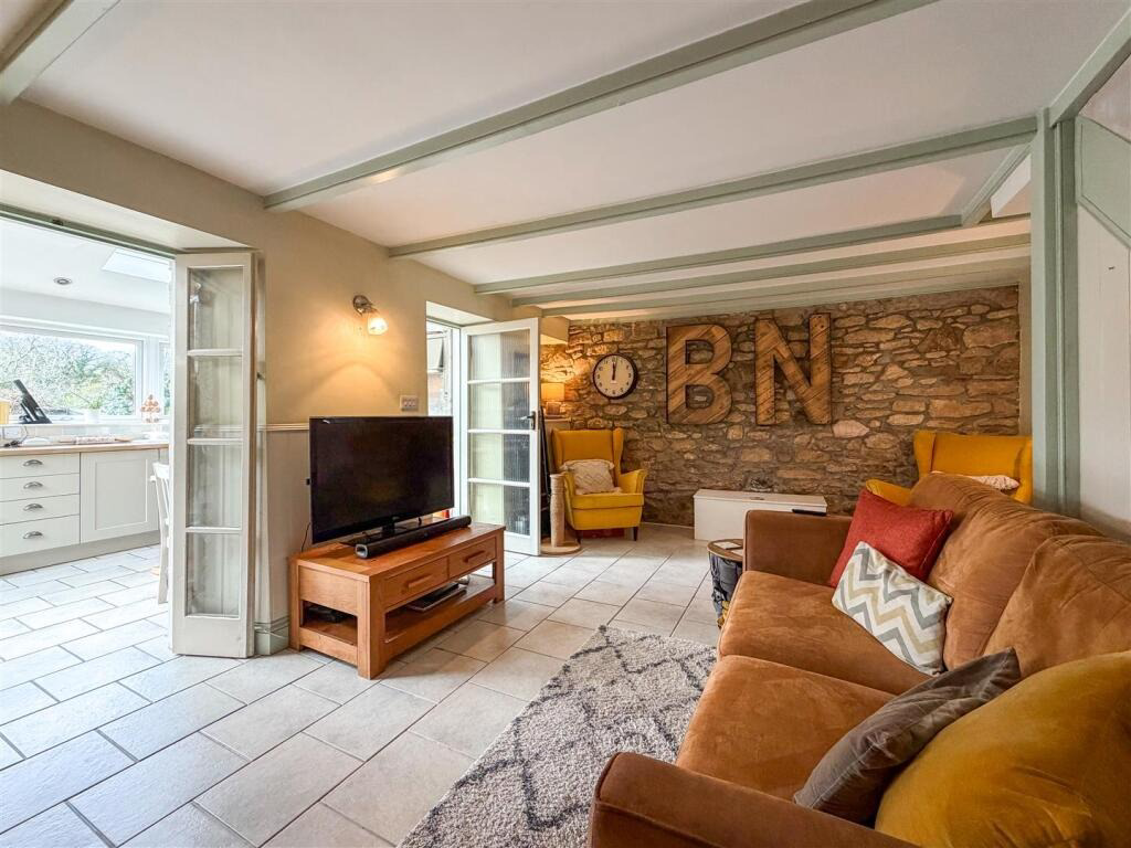 Godolphin Cross, Tucked away two bed cottage, photo 3