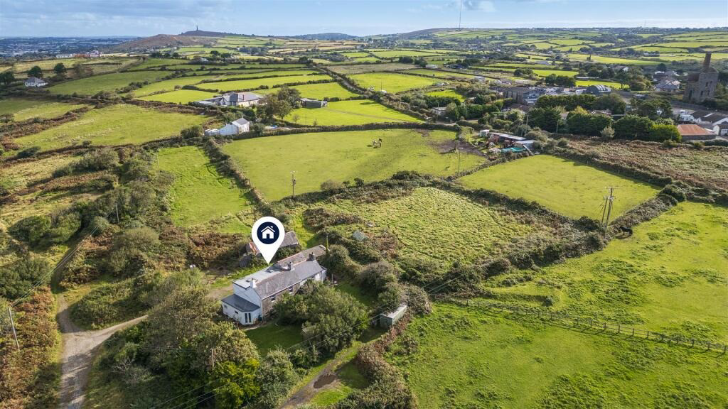 Beacon, Charming semi-detached cottage with land, photo 11