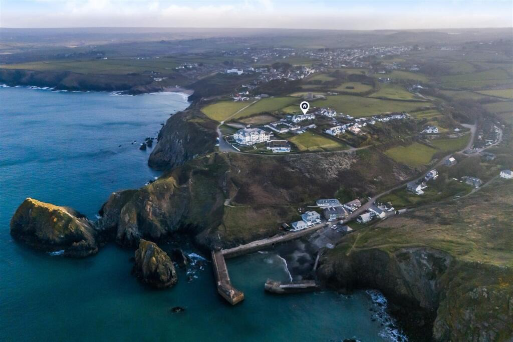 Cottage with Sea Views, Mullion Cove, photo 27