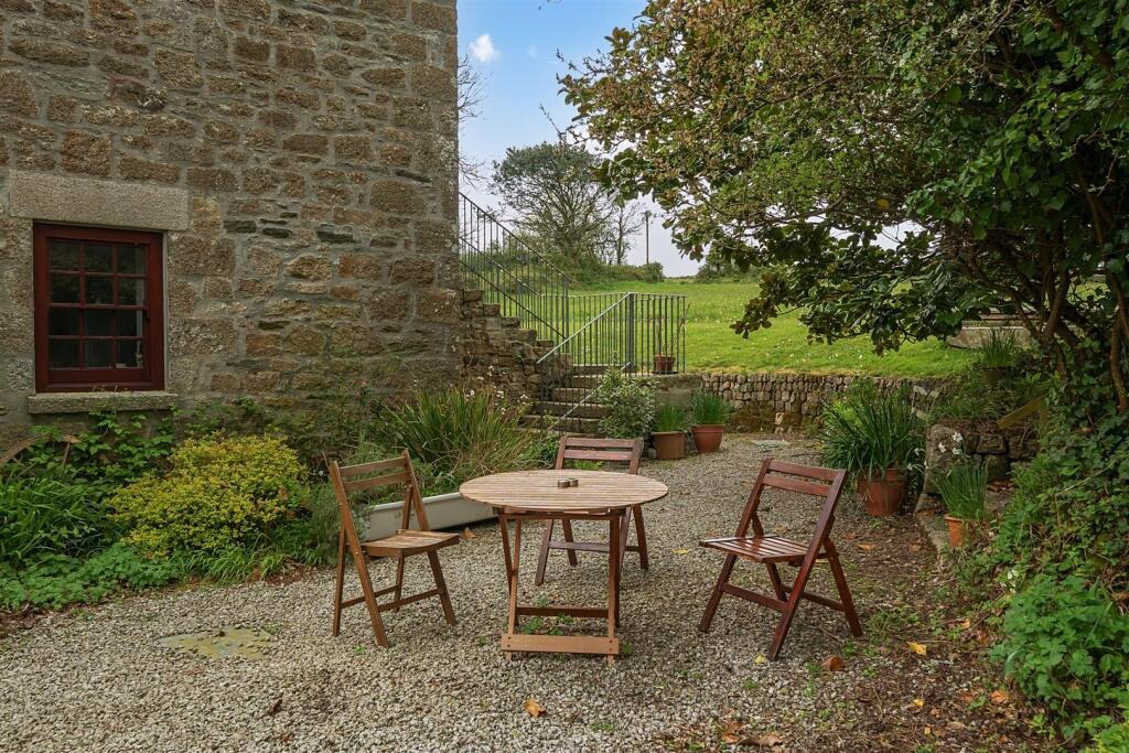 Crowntown, Barn conversion set within generous grounds, photo 11