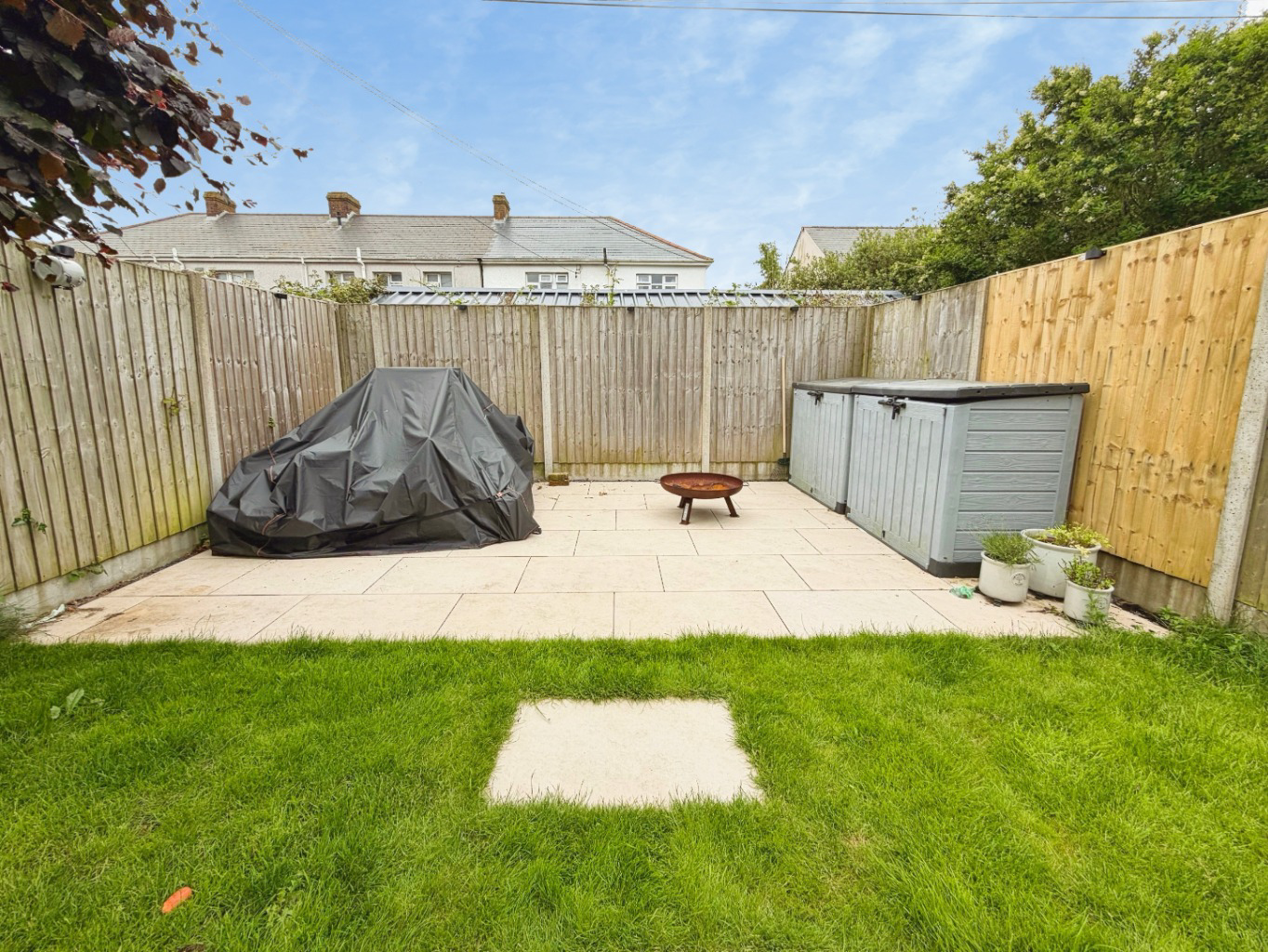 Helston, Three bed family home, photo 8