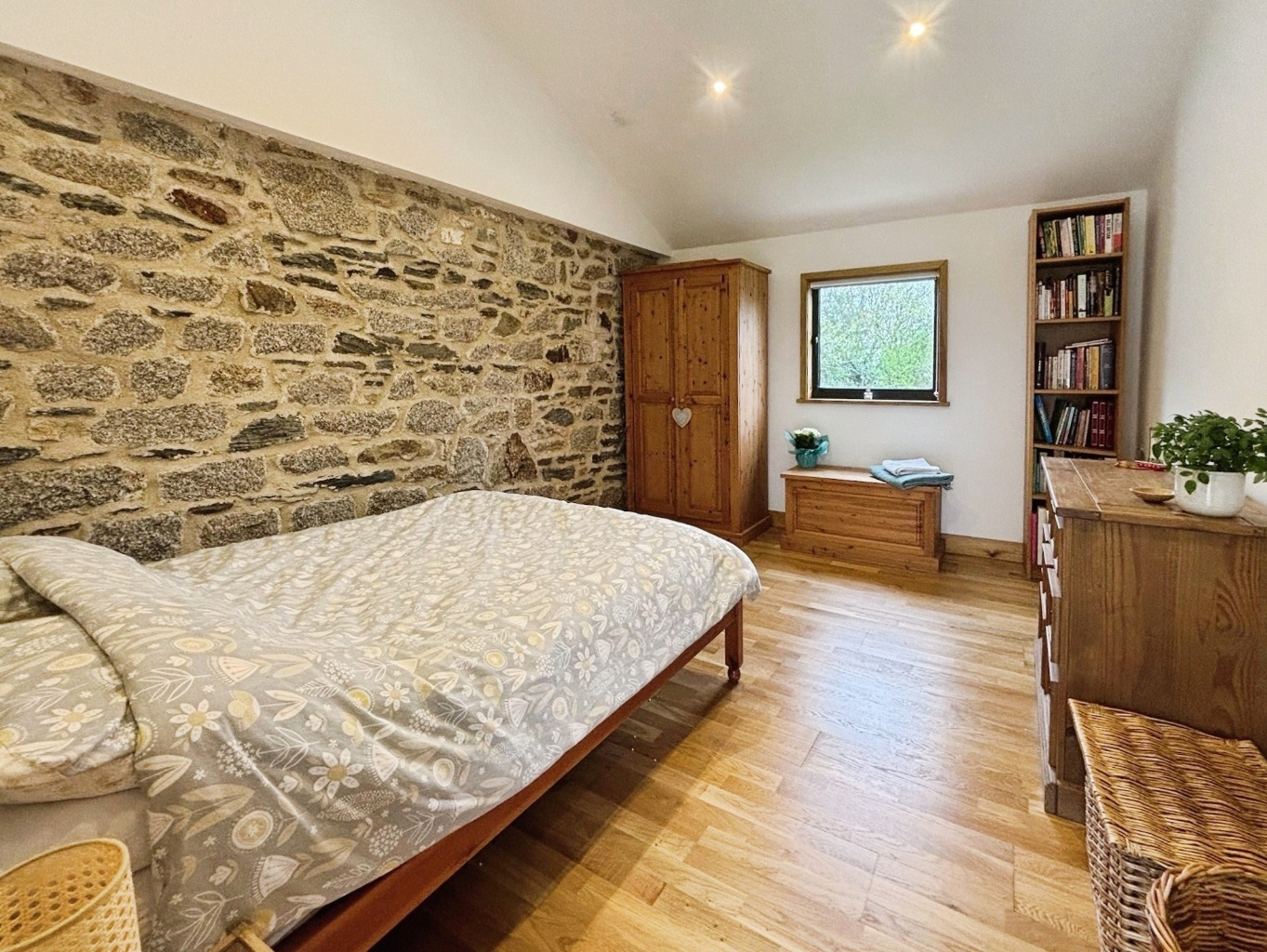 Helston, Barn conversion set within approx 2 acres, photo 17