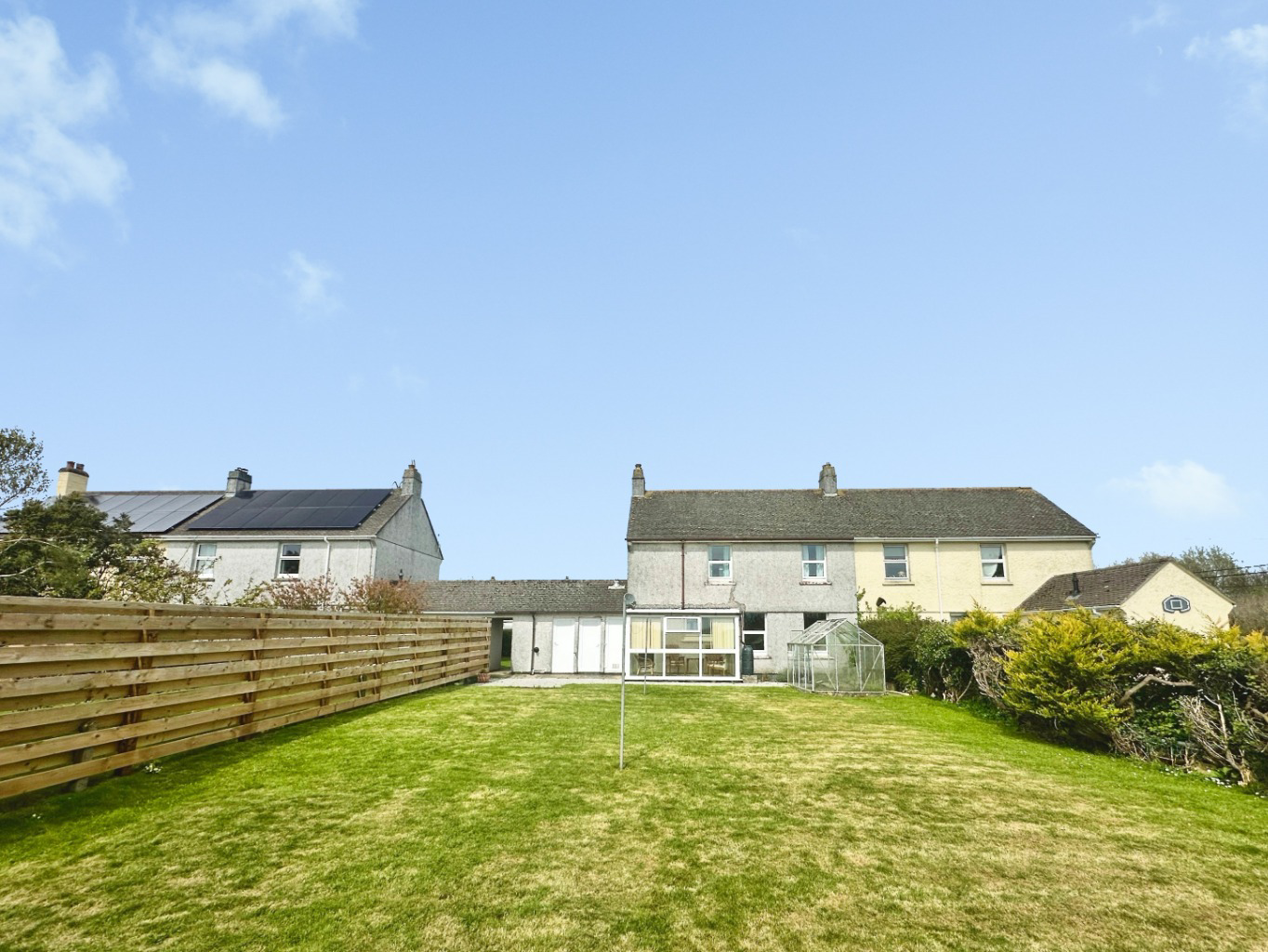 Mawgan, Local buyers home with large garden