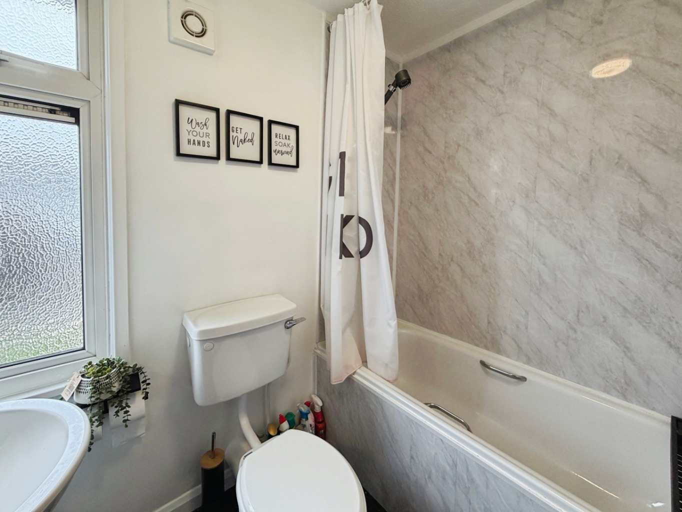 Helston, Three bed family home, photo 12