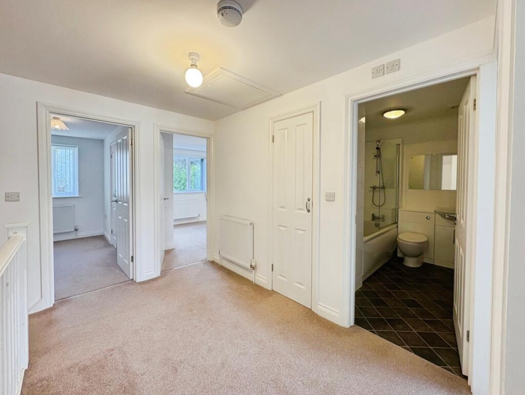 Connor Downs, Spacious family home, photo 4