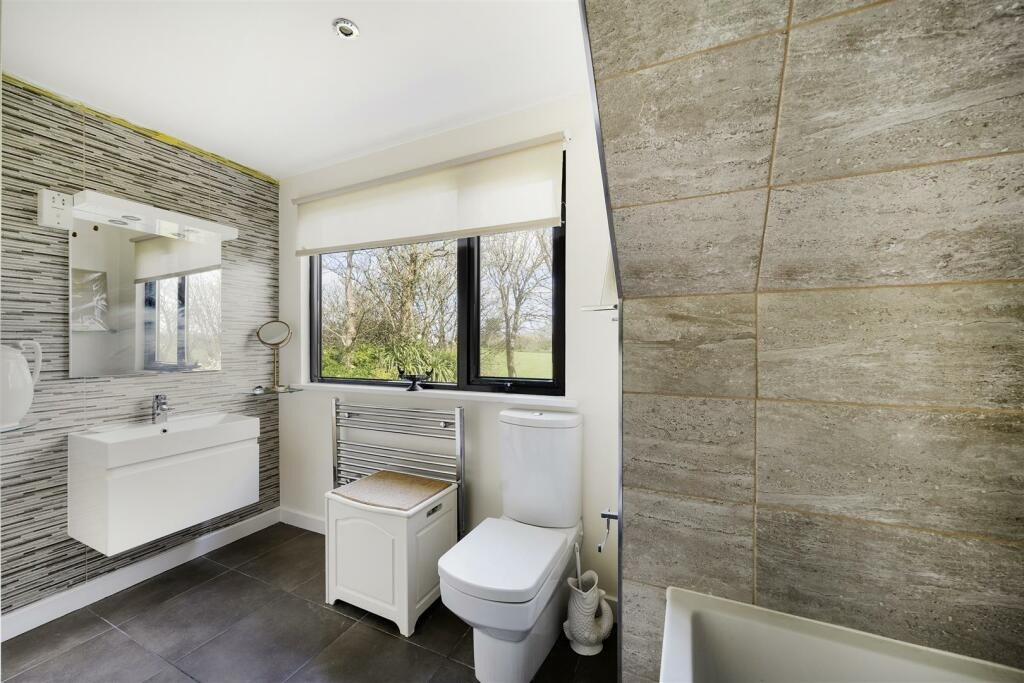 Mullion, Spacious four bed home, photo 21