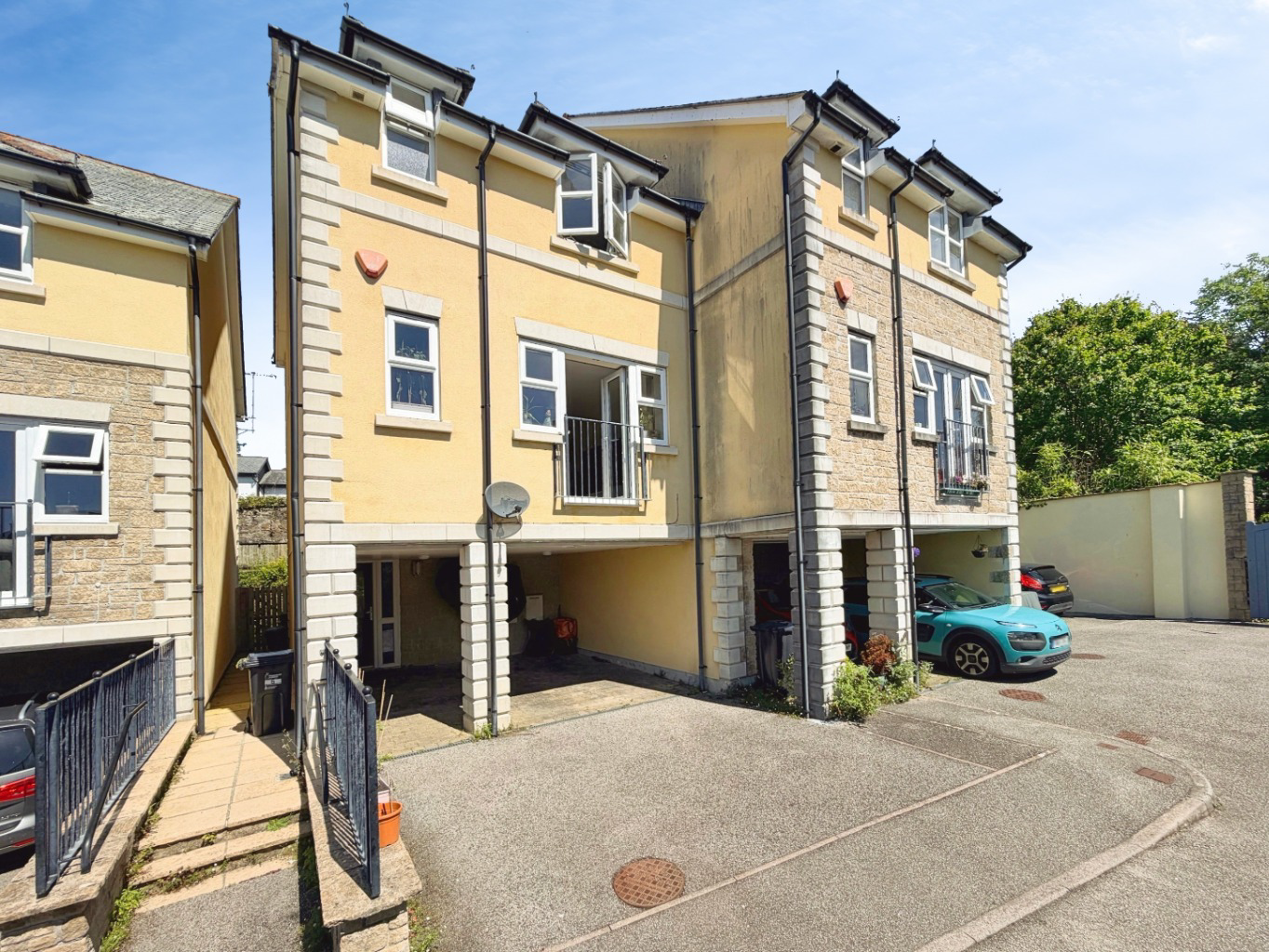 Helston, Ideal family home moments from town