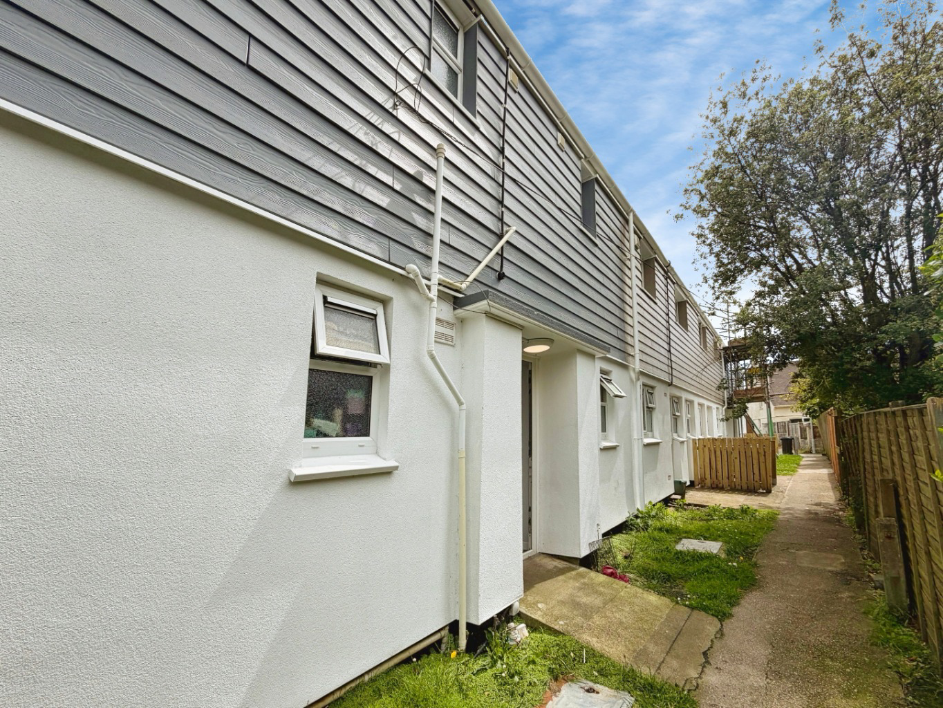 Mawgan, First floor flat with no onward chain, photo 12