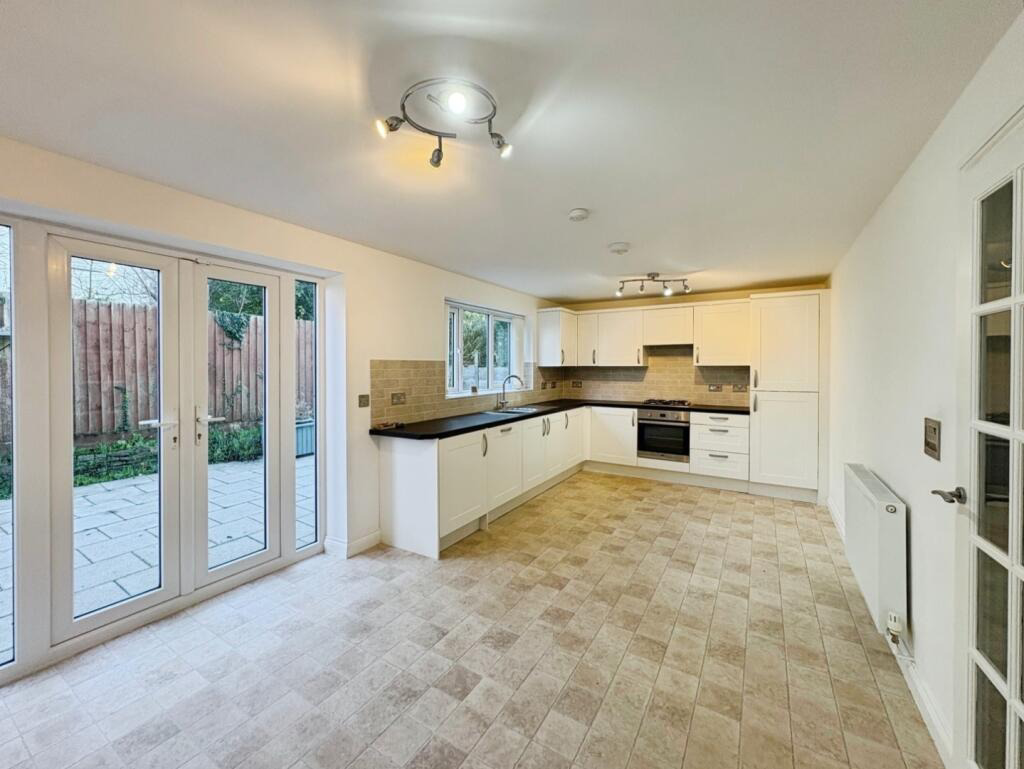Connor Downs, Spacious family home, photo 2