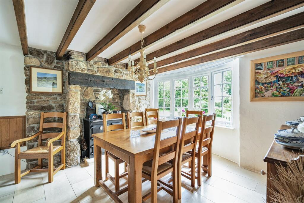 Wendron, Charming home with approx 6.37 acres, photo 5
