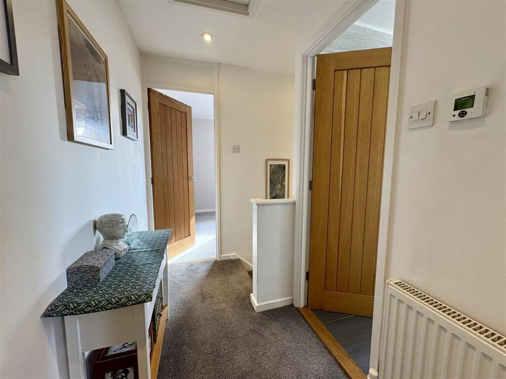 Helston, Ideal first home in sought-after location, photo 8