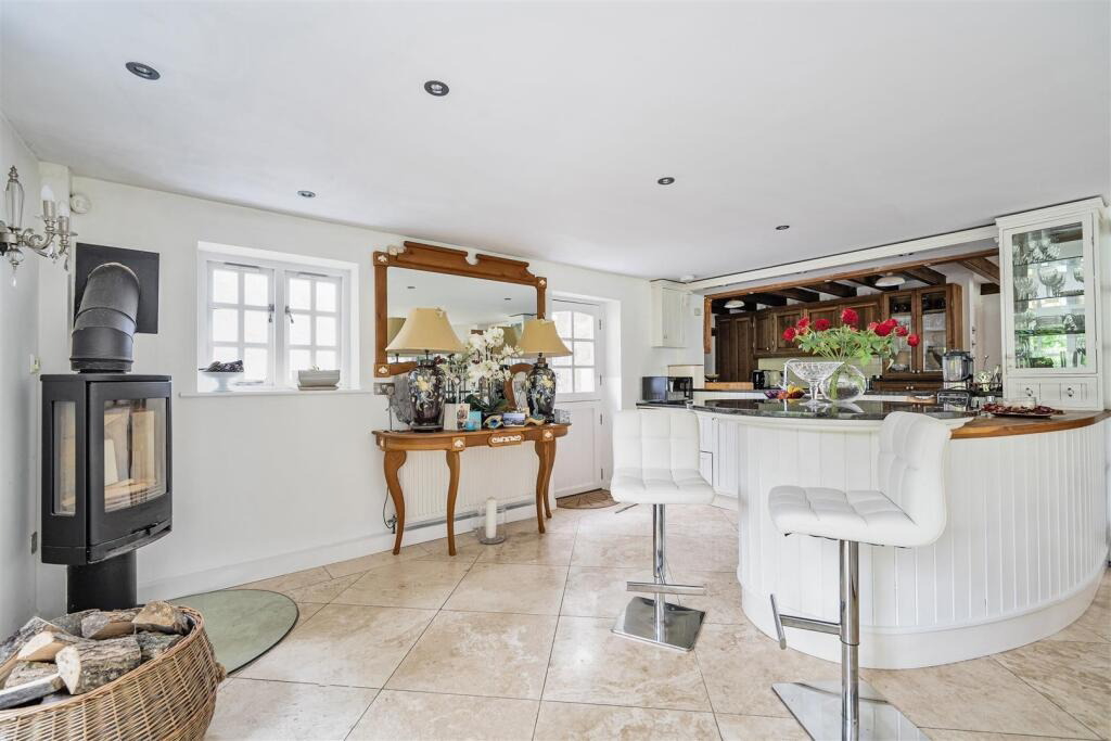 Beautiful character property with large gardens, Wendron Nr Helston, photo 3