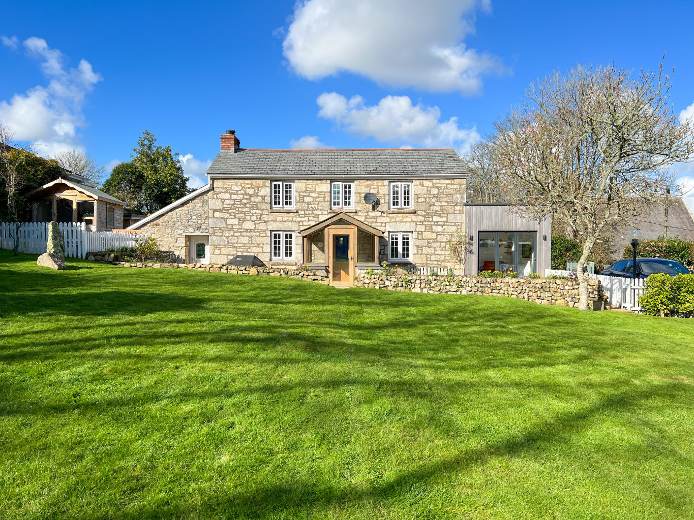 Godolphin Cross, Beautiful renovated cottage with large gardens