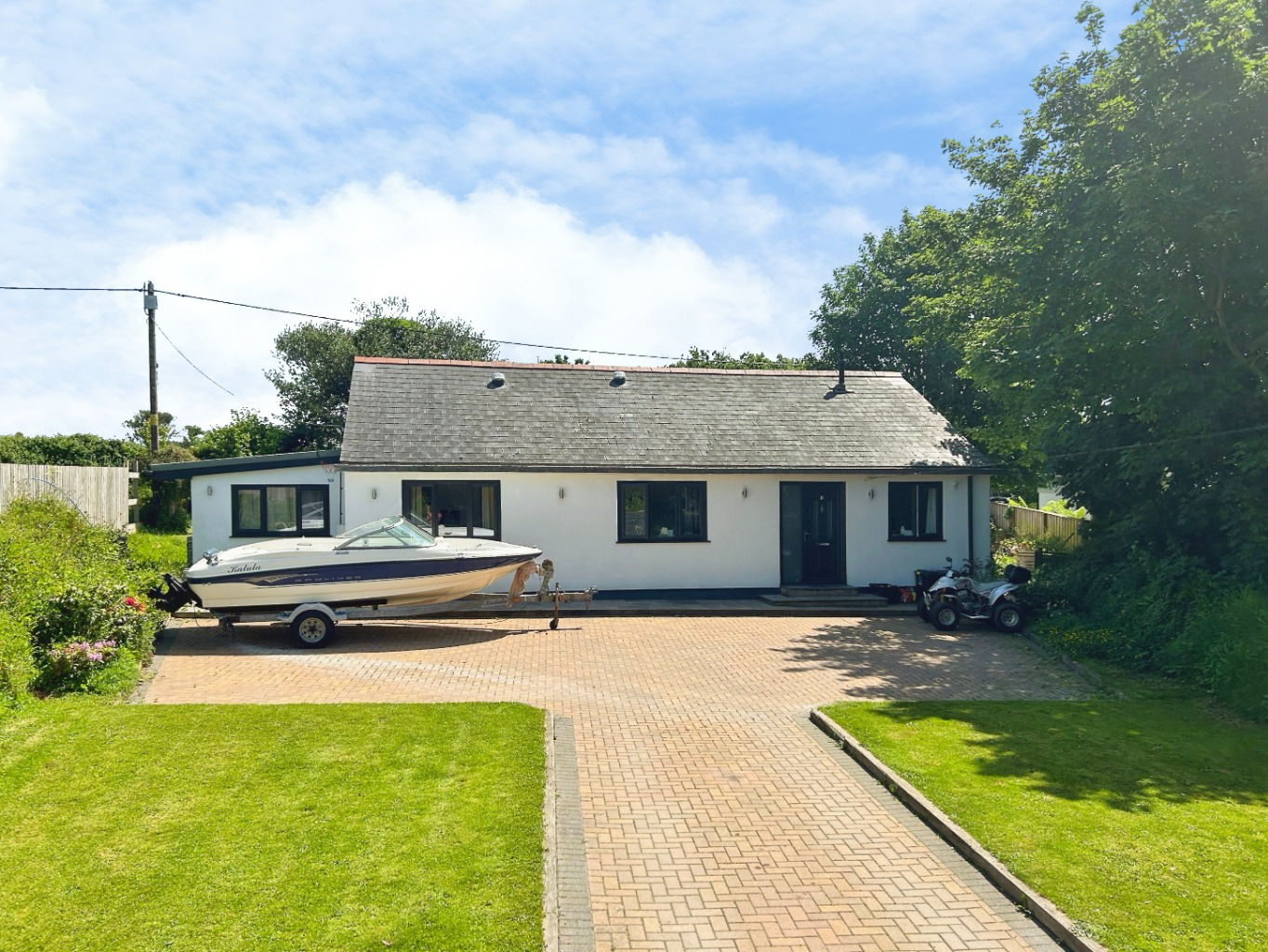 Horsedowns, Spcacious and versatile five bed bungalow