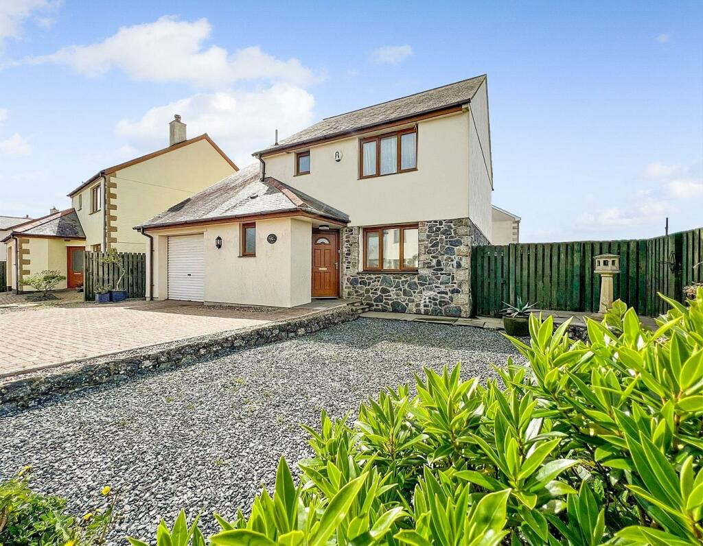 Detached family home with no chain, The Lizard