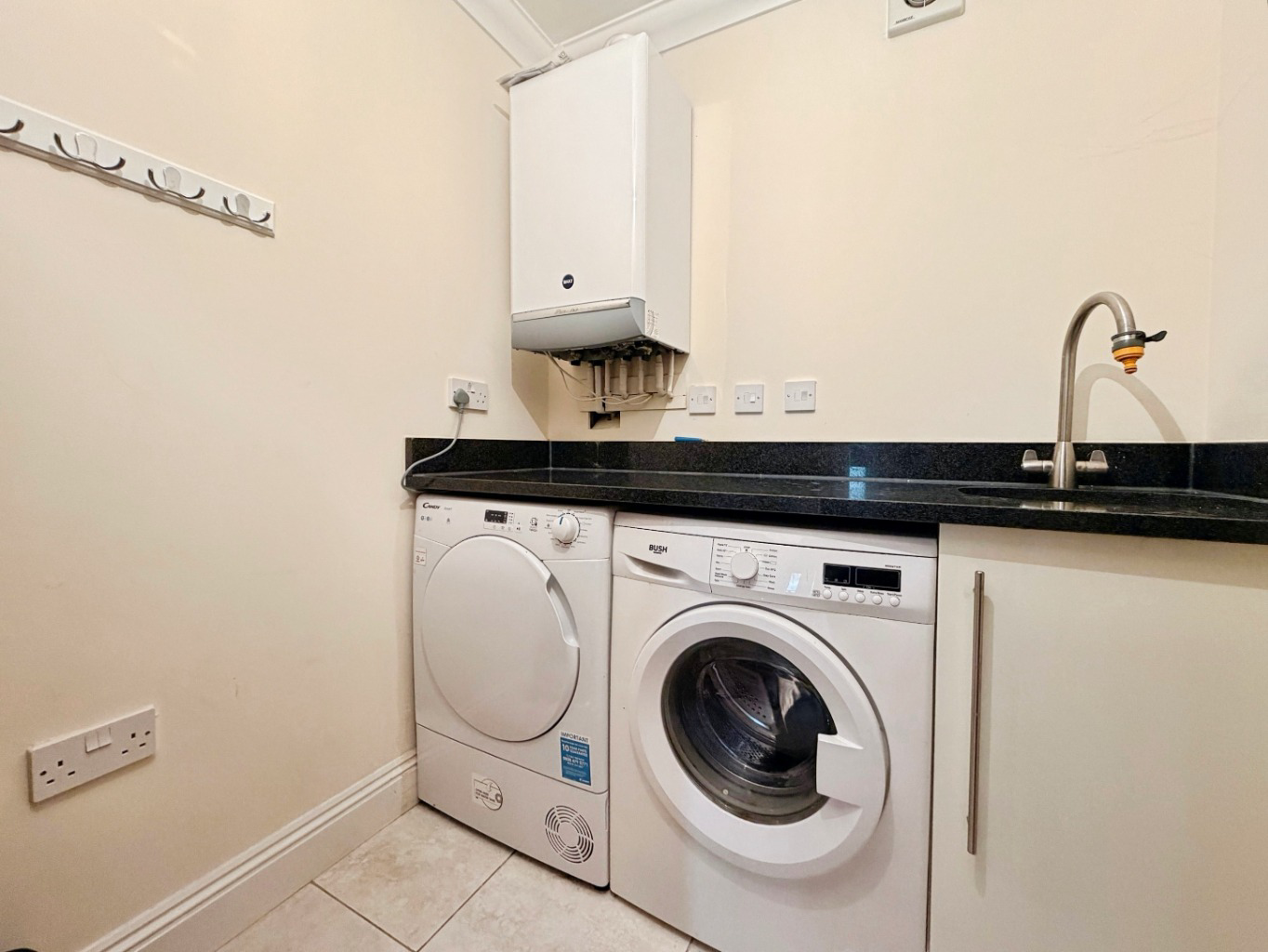 Helston, Ideal family home moments from town, photo 9
