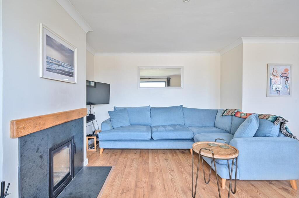 Godolphin Cross, Modernised detached bungalow, photo 9