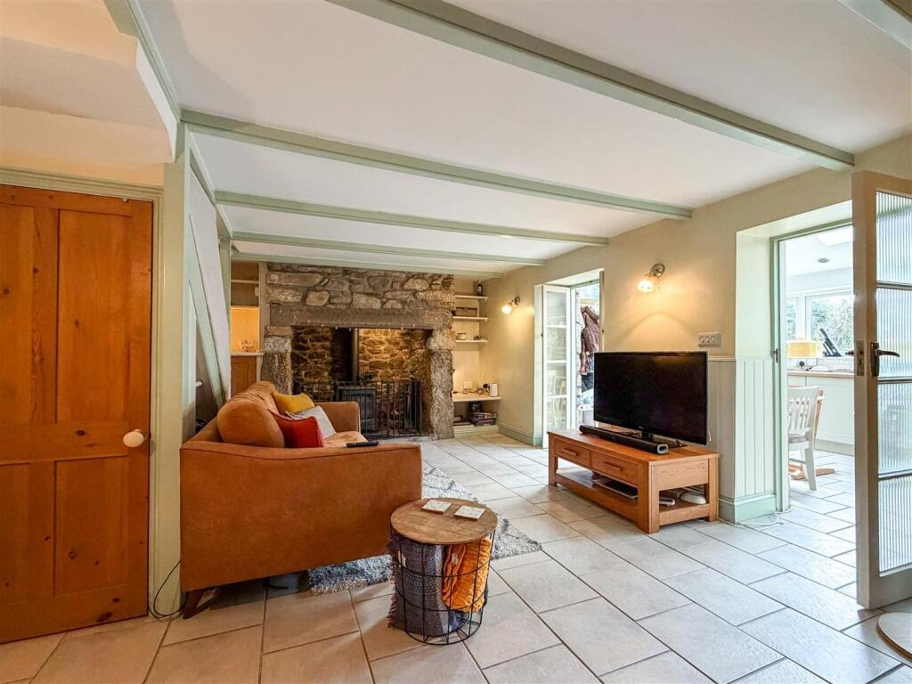 Godolphin Cross, Tucked away two bed cottage, photo 10