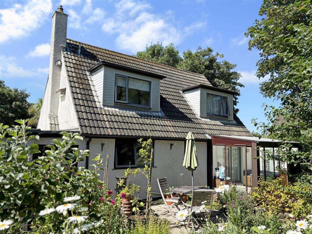 Mullion, Spacious four bed home