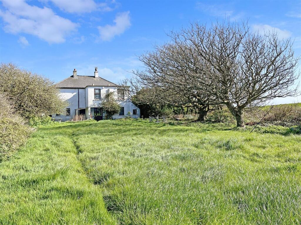 Spacious home with stunning views, Treen, photo 3