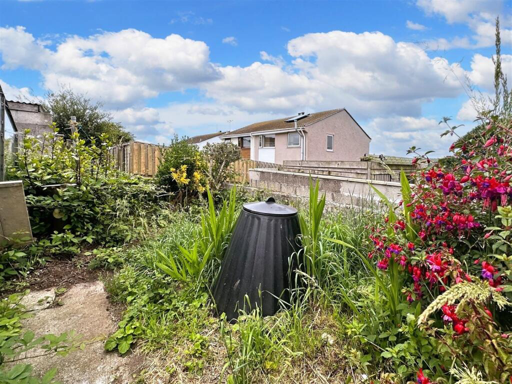 Porthleven, Three bed home with potential, photo 18