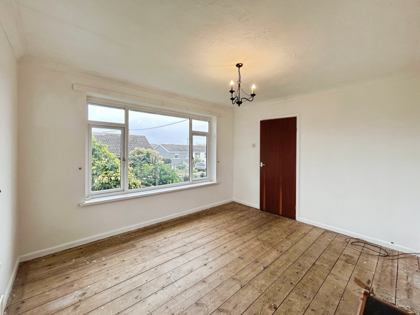 Hayle, Detached bungalow on large plot, photo 12