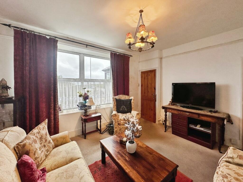 The Lizard, Cottage with sea views and no chain, photo 4