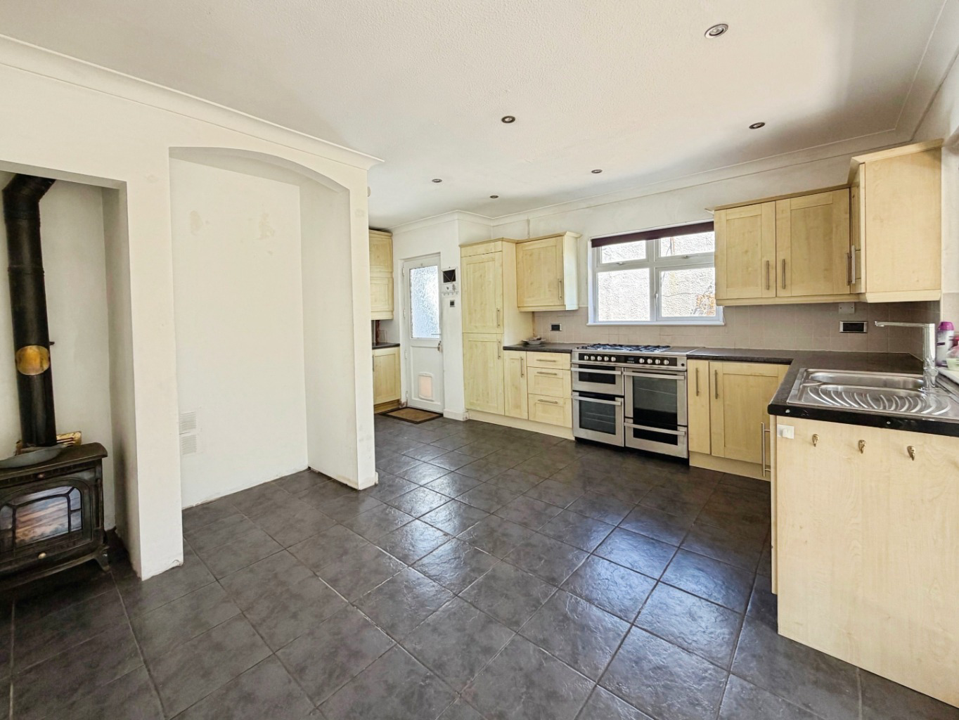 Helston, Detached three bed bungalow with no chain, photo 4
