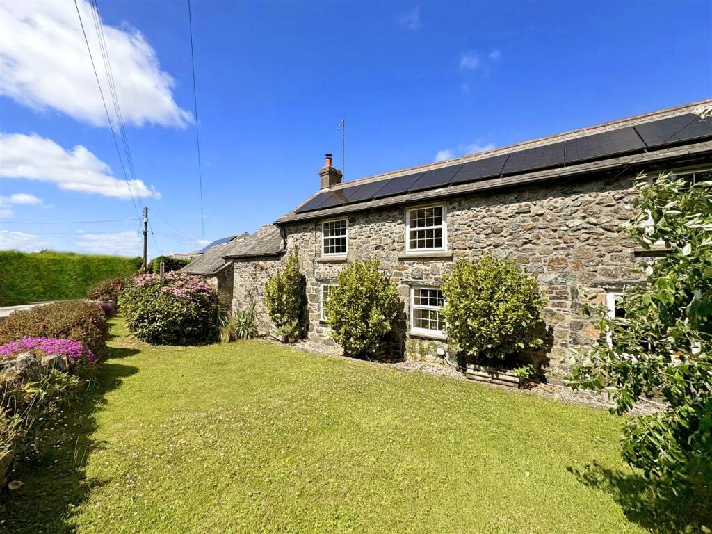 Kuggar, Four bed house and two one bed cottages, photo 6