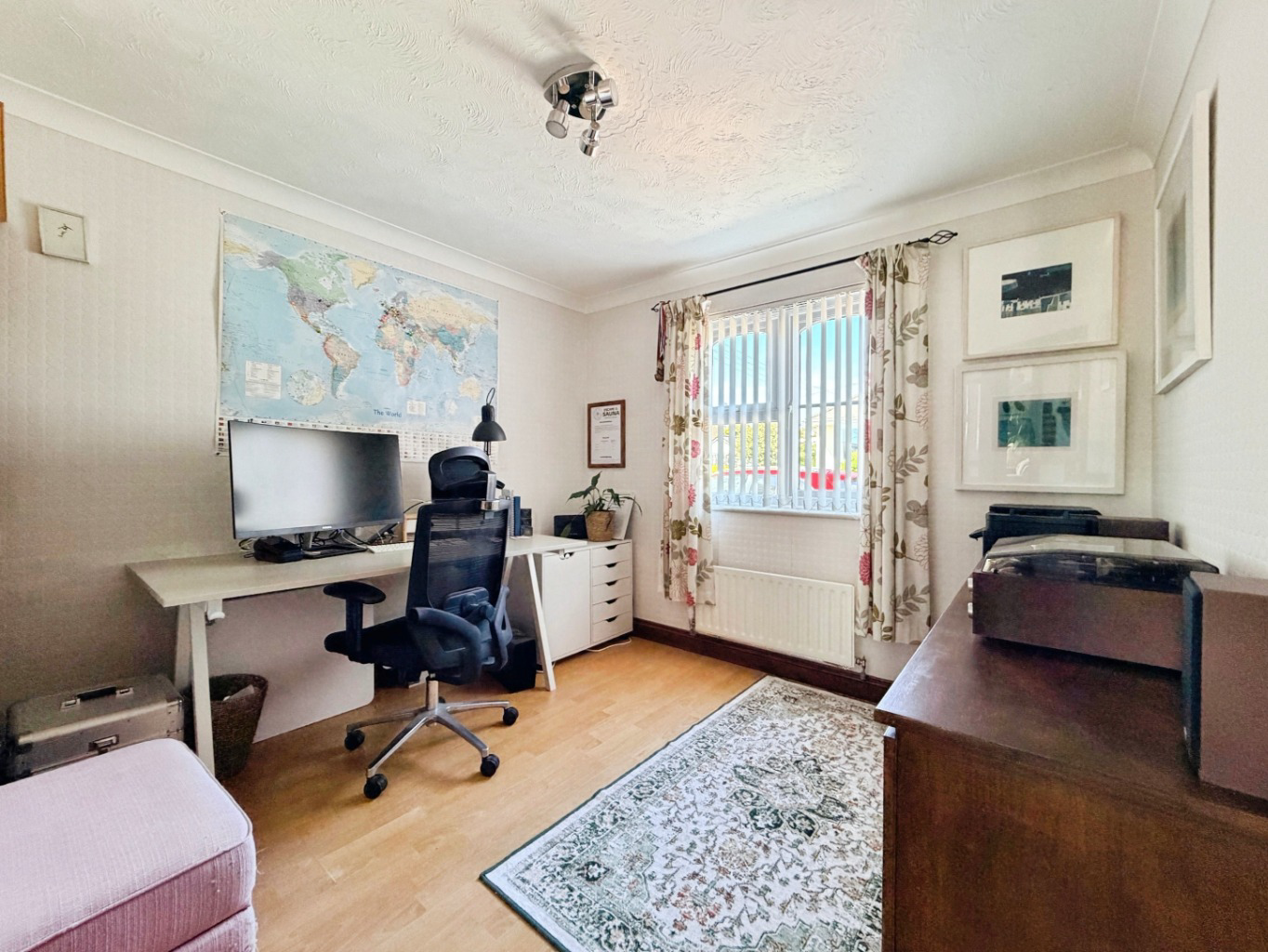 Helston, Impressive detached family home, photo 22