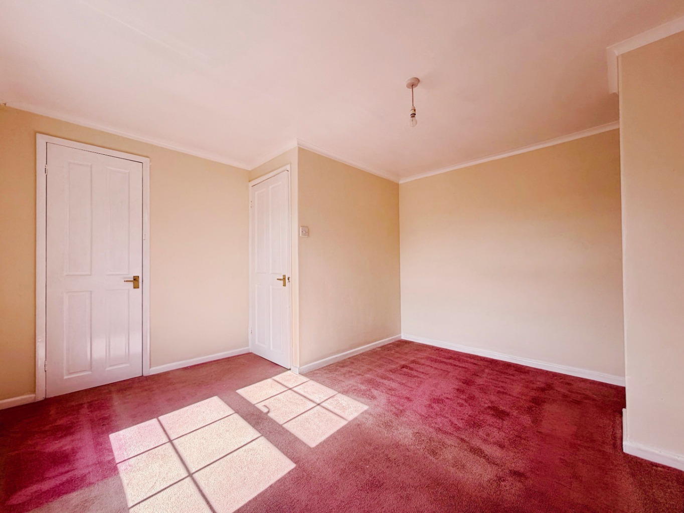 Helston, Spacious three bed home, photo 10