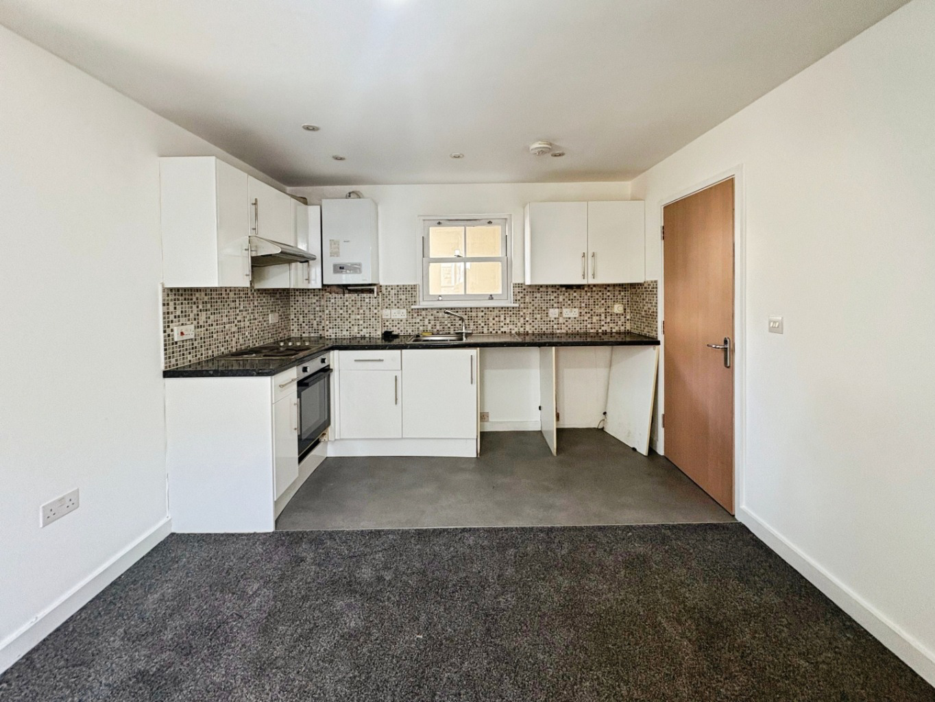 Helston, Ground floor flat with no chain, photo 2