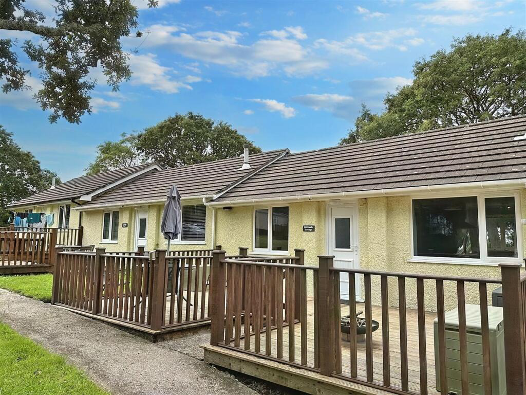 Fantastic bolt hole, Cury Cross Lanes