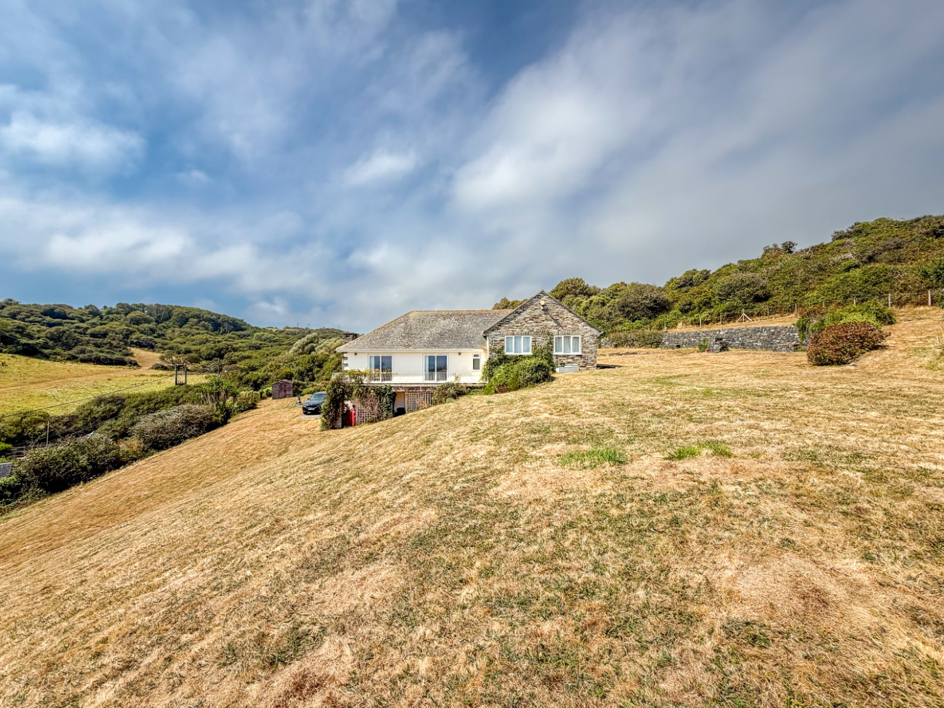 Coverack, Spacious four bed home with sea views, photo 11