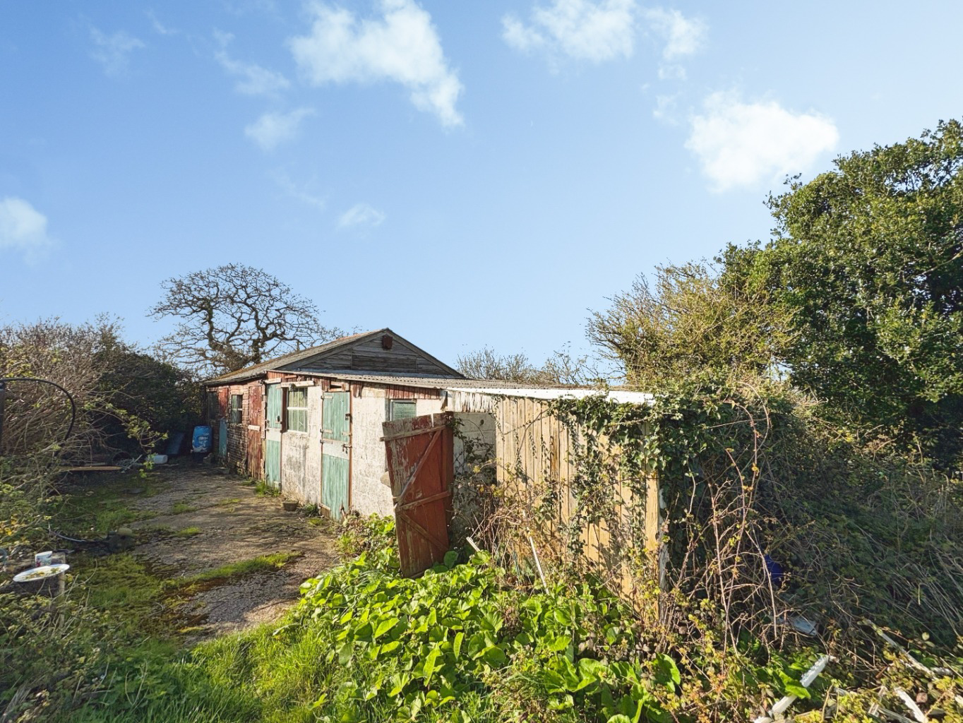 Helston, Spacious property set within approximately 3 acres, photo 3