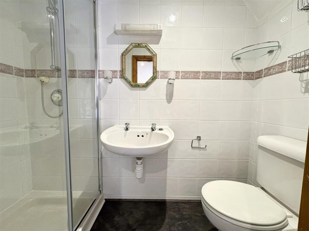 Kuggar, Four bed house and two one bed cottages, photo 22