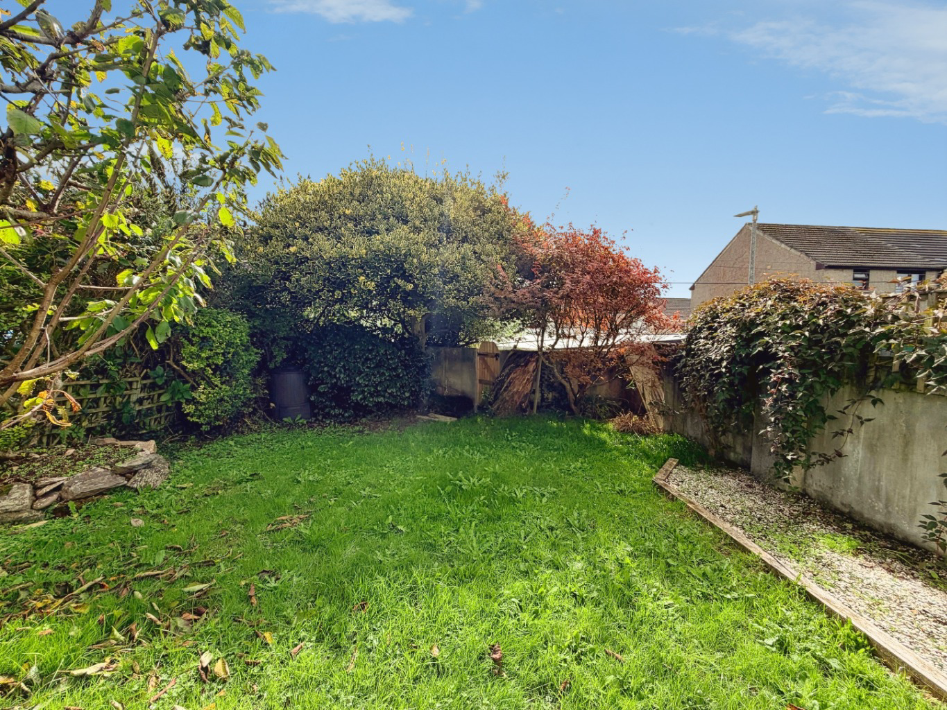 Helston, Spacious three bed home, photo 3