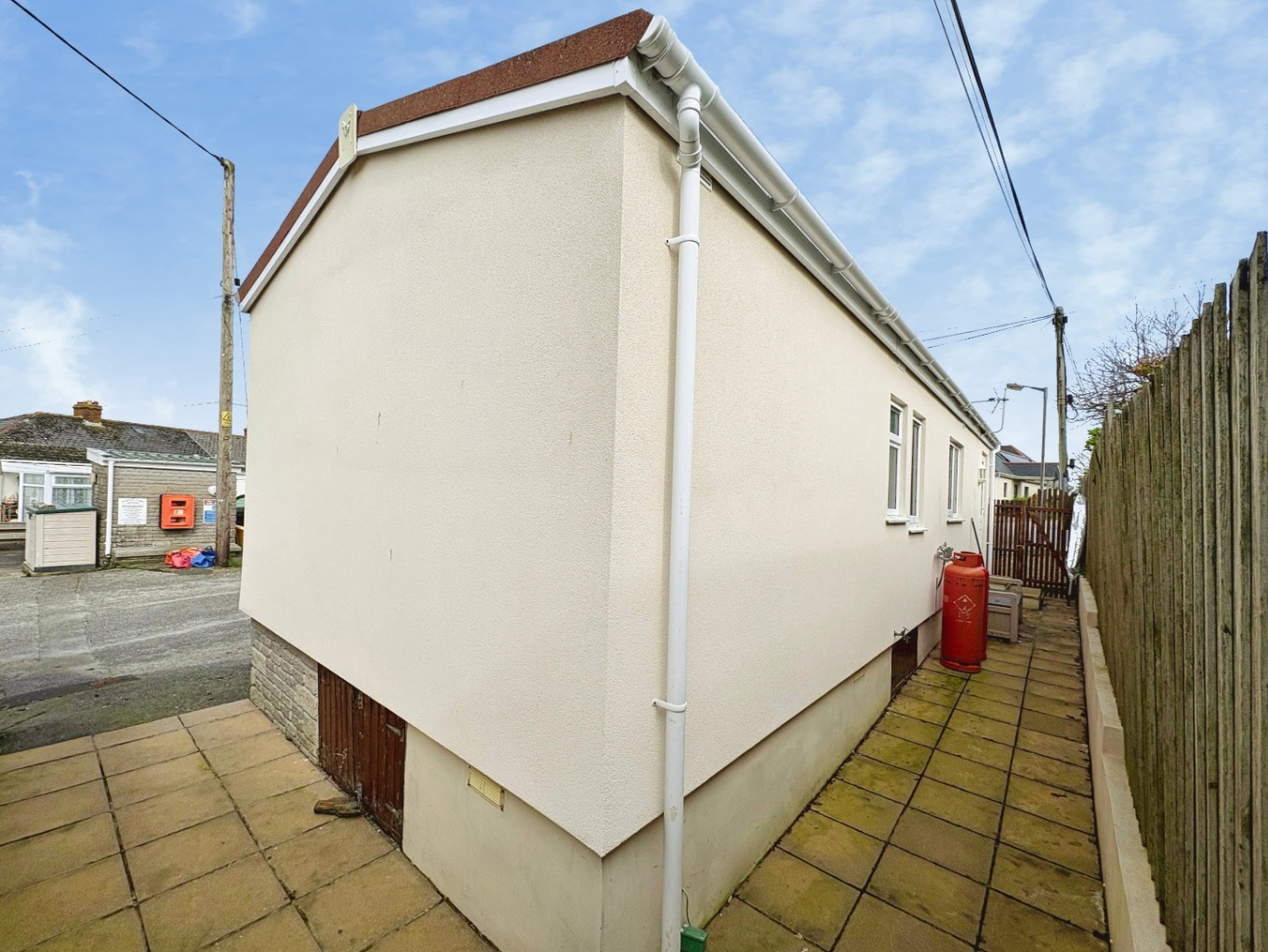 Helston, Park home with no onward chain, photo 11