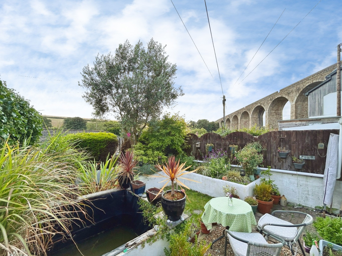 Angarrack, Charming Mid Terrace Cottage, photo 16