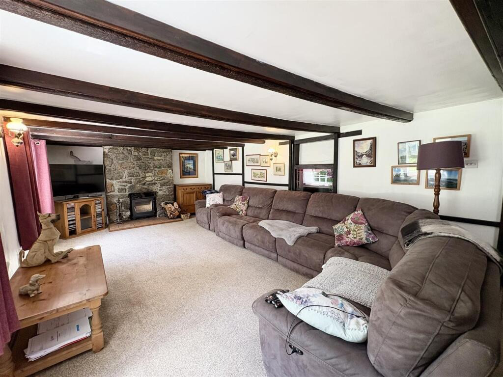 Kuggar, Four bed house and two one bed cottages, photo 10
