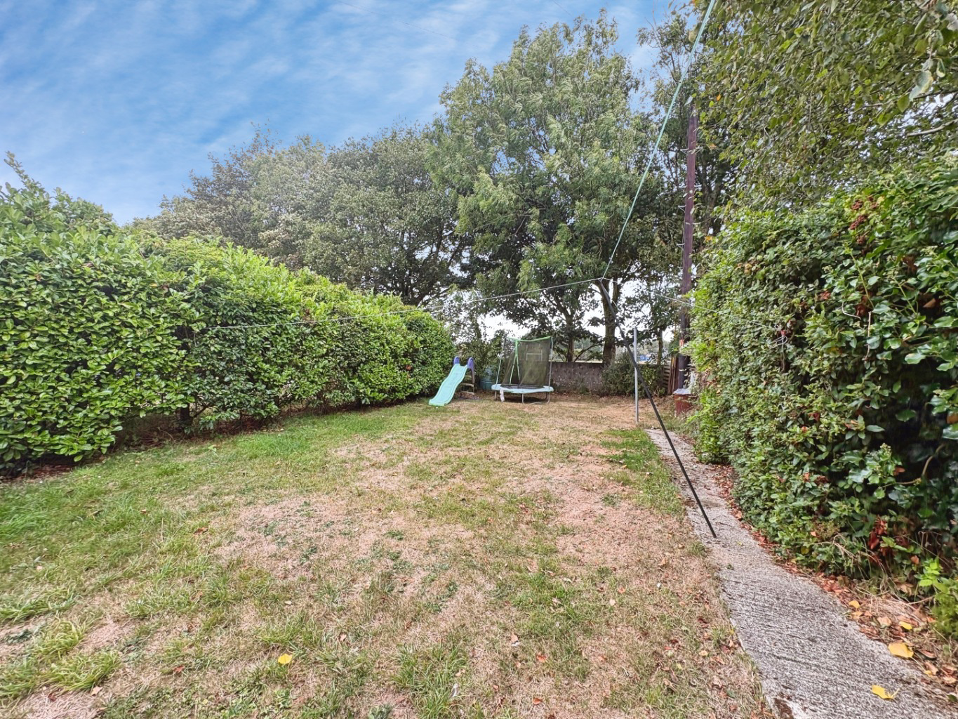 Helston, Ideal first home with garden, photo 3