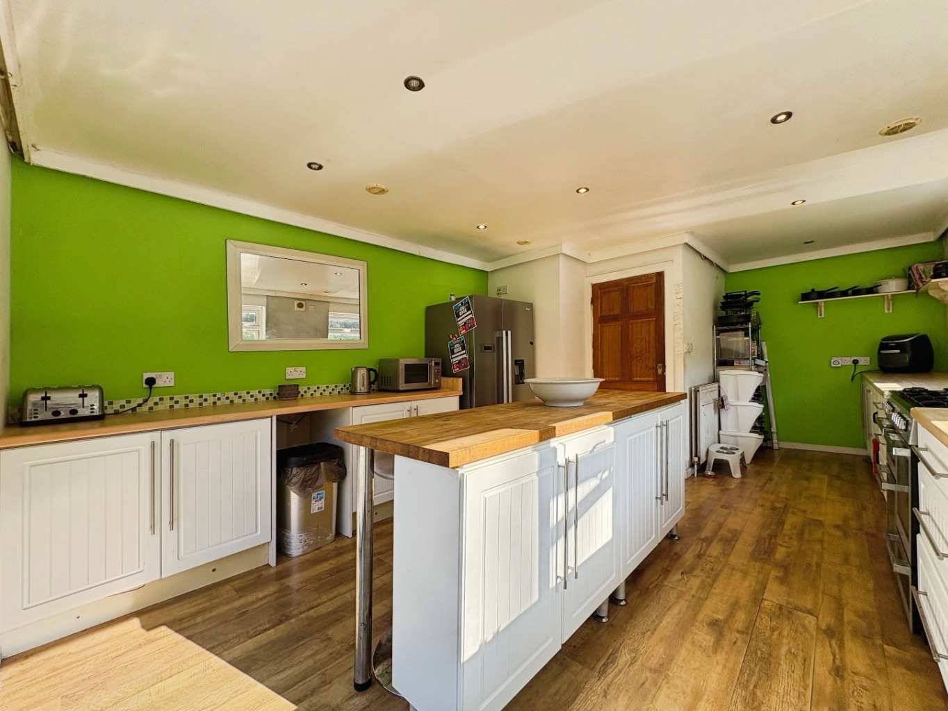 Helston, Spacious property set within approximately 3 acres, photo 9
