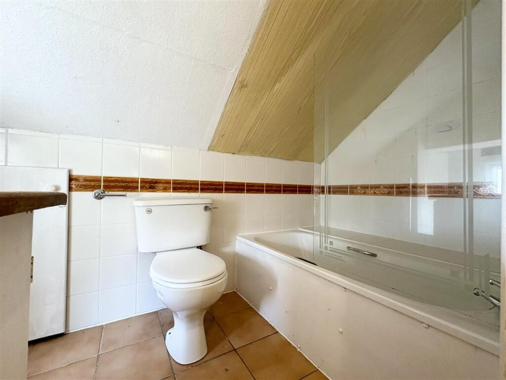 Kuggar, Four bed house and two one bed cottages, photo 20