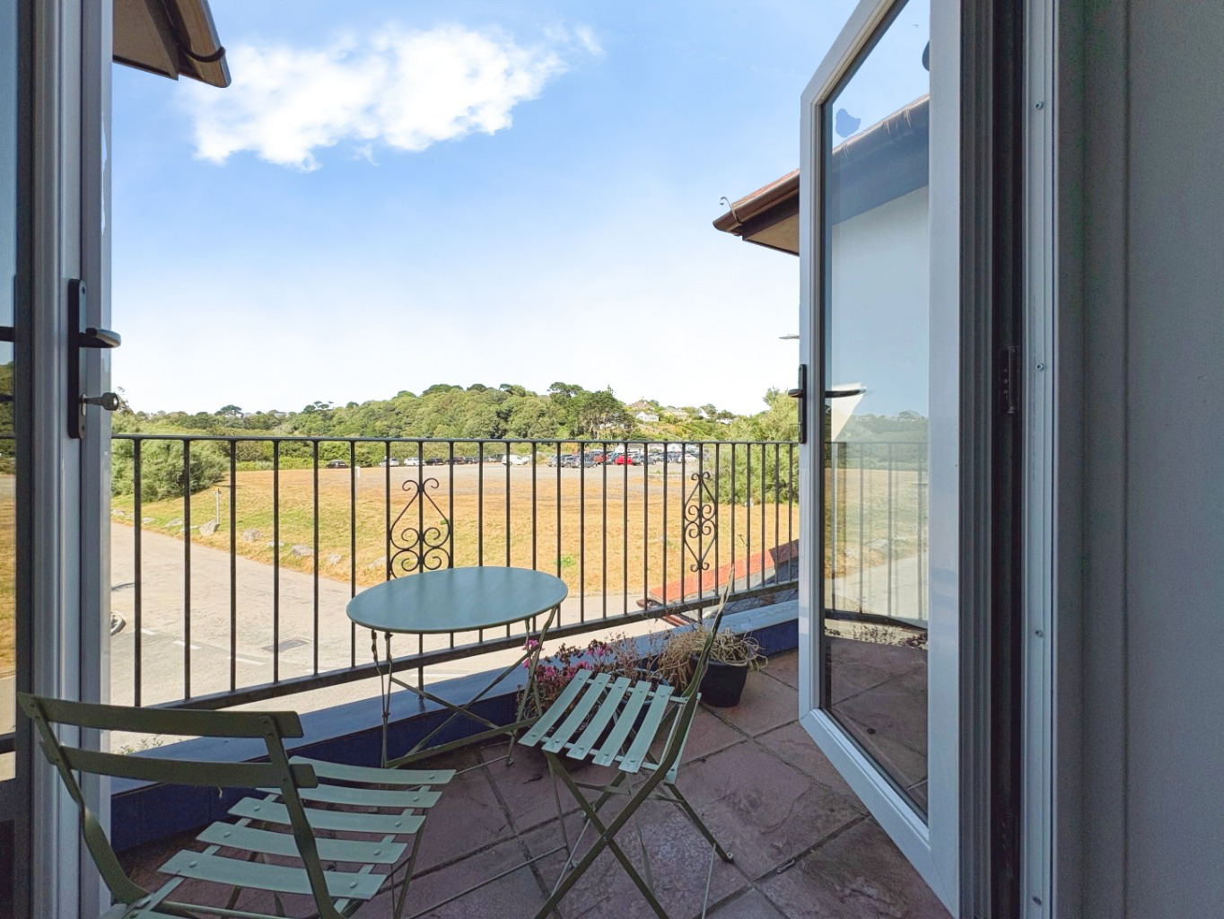 Swanpool, Spacious Maisonette close to the beach, photo 18