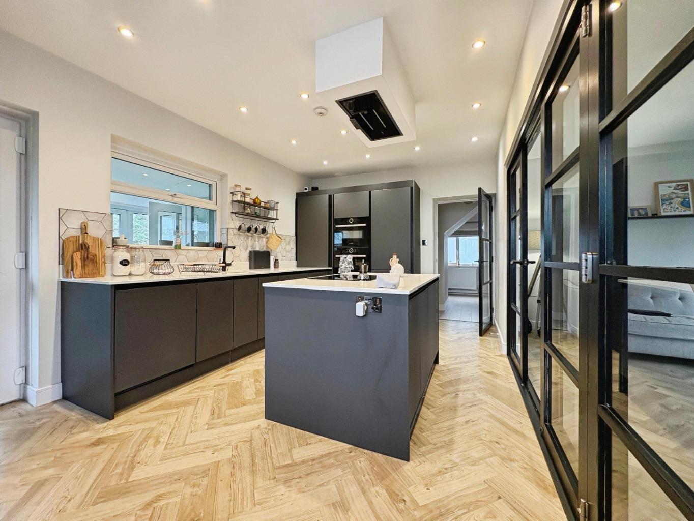 Camborne, Well presented and spacious home, photo 5